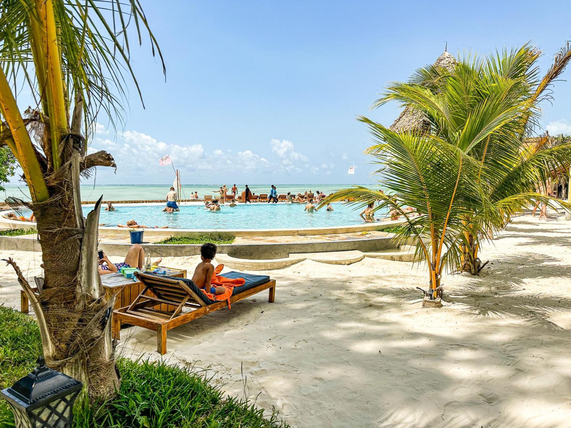 Jambo Beach Hotel Paje Buitenkant foto